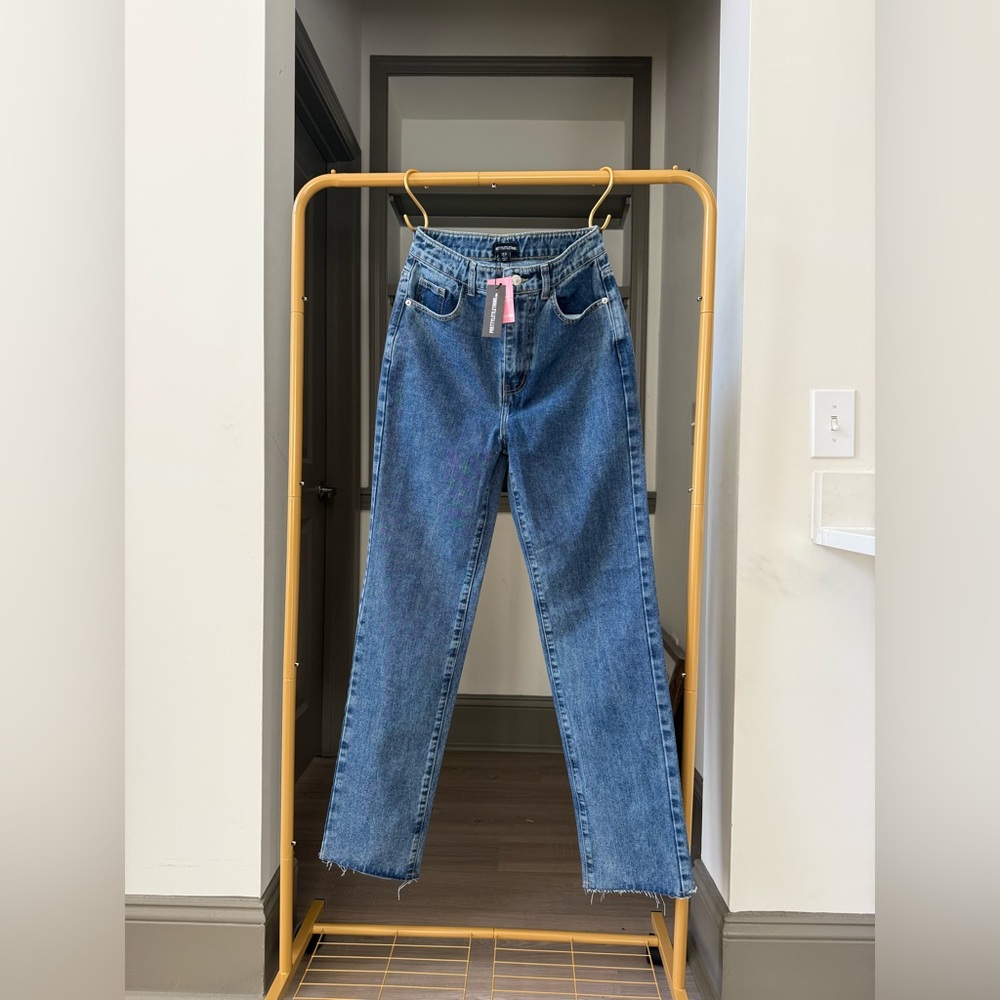 NWT PrettyLittleThing Mid Blue Wash Straight Leg Raw Hem Size 10